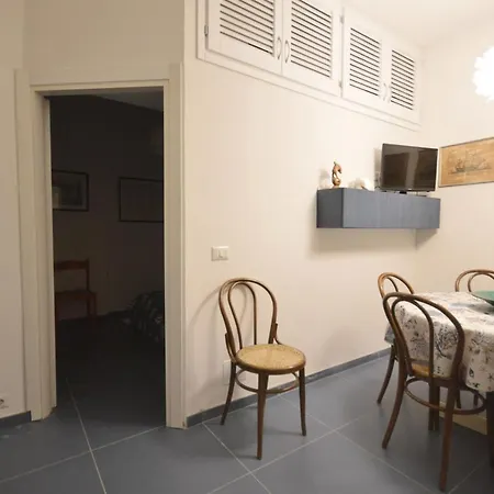 Bilocale Al Porto Apartment *
